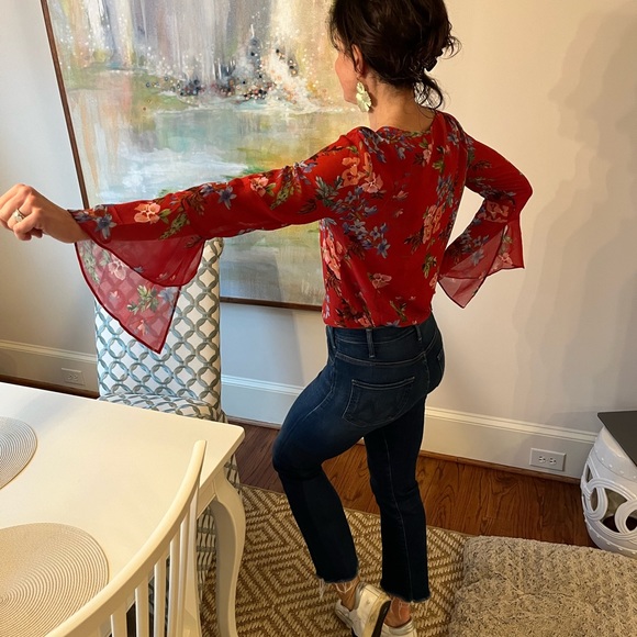 CAbi red floral top size S with flutter sleeves - Picture 4 of 6